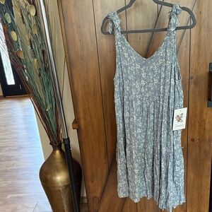 Siren Lily Gray Floral Dress